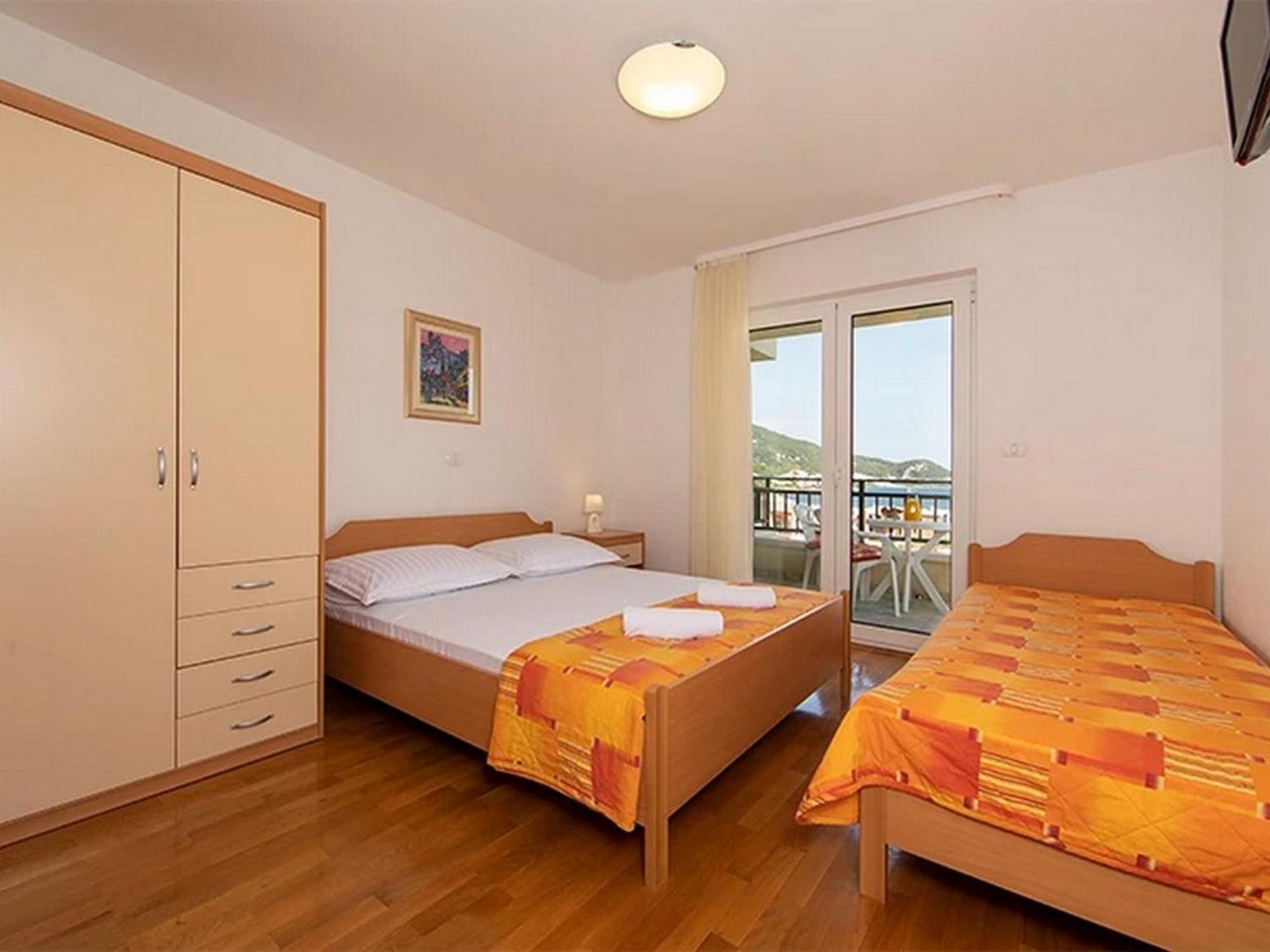 Apartments By The Sea Igrane, Makarska - 17292 Exterior photo