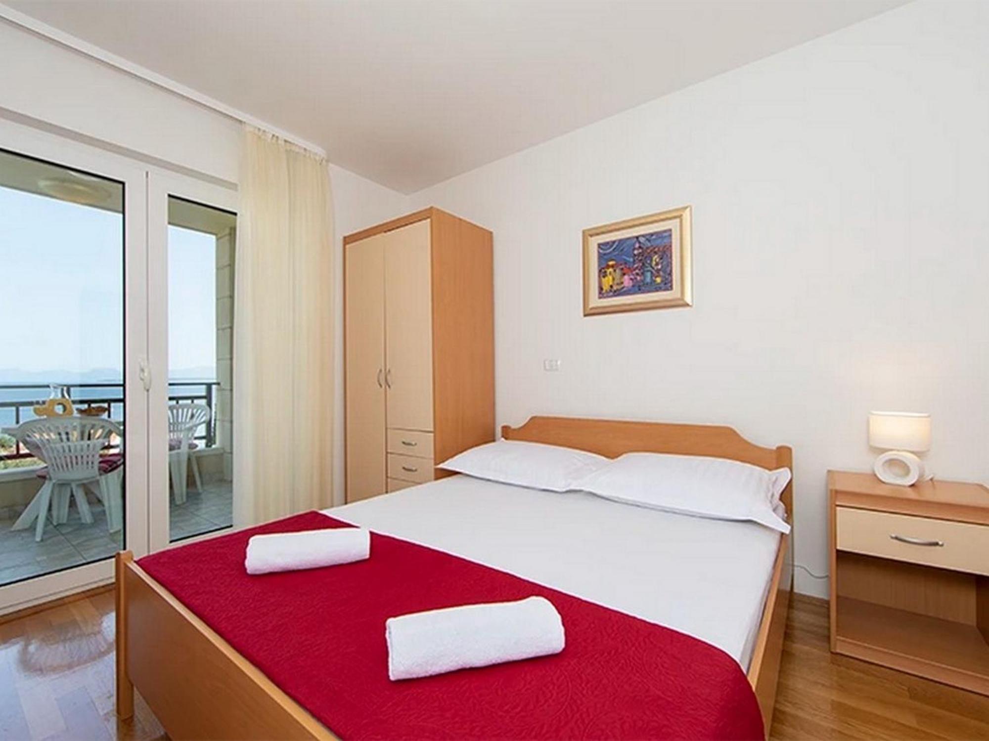 Apartments By The Sea Igrane, Makarska - 17292 Exterior photo